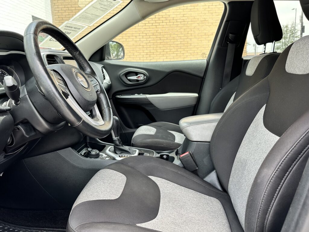2014 JEEP CHEROKEE LATITUDE used vehicle for sale in Houston