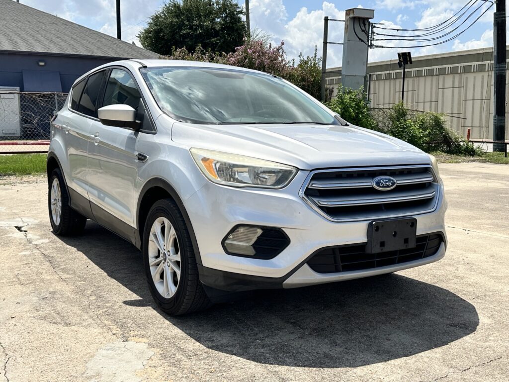 2017 FORD ESCAPE SE used vehicle for sale in Houston
