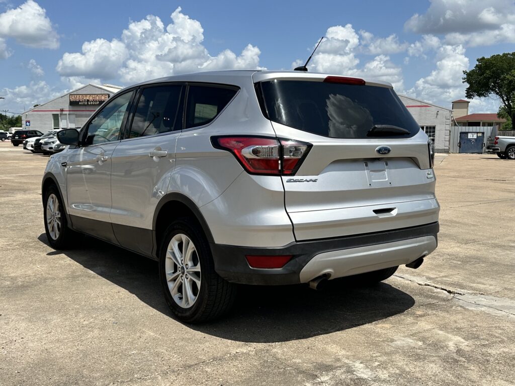 2017 FORD ESCAPE SE used vehicle for sale in Houston