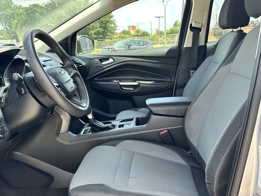 2017 FORD ESCAPE SE used vehicle for sale in Houston