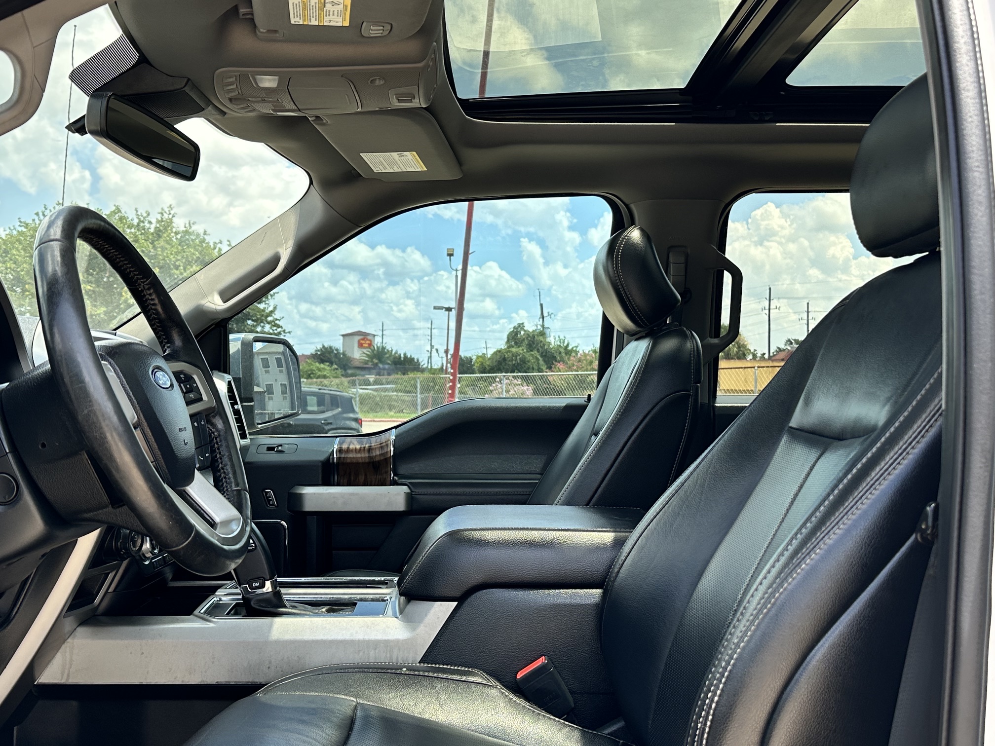 2019 FORD F-150 LARIAT used vehicle for sale in Houston
