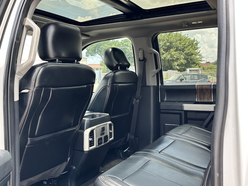 2019 FORD F-150 LARIAT used vehicle for sale in Houston