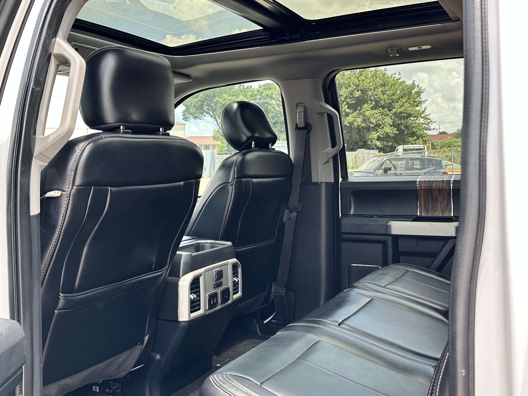 2019 FORD F-150 LARIAT used vehicle for sale in Houston