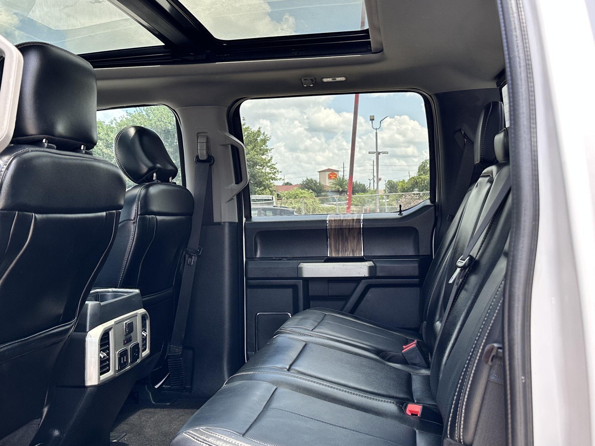2019 FORD F-150 LARIAT used vehicle for sale in Houston