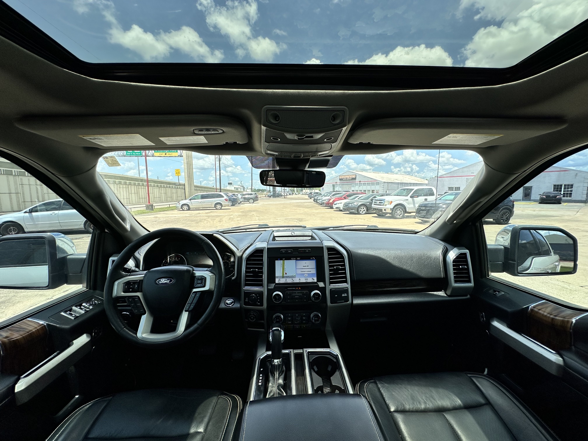 2019 FORD F-150 LARIAT used vehicle for sale in Houston
