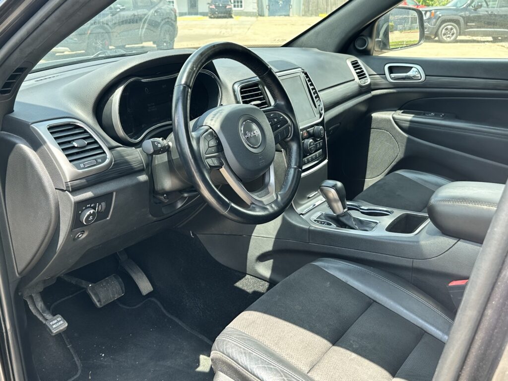2021 JEEP GRAND CHEROKEE LAREDO used vehicle for sale in Houston