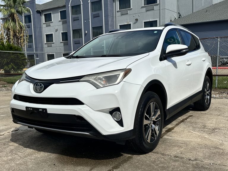 2018 TOYOTA RAV4 XLE, used vehicle for Texas-area shoppers