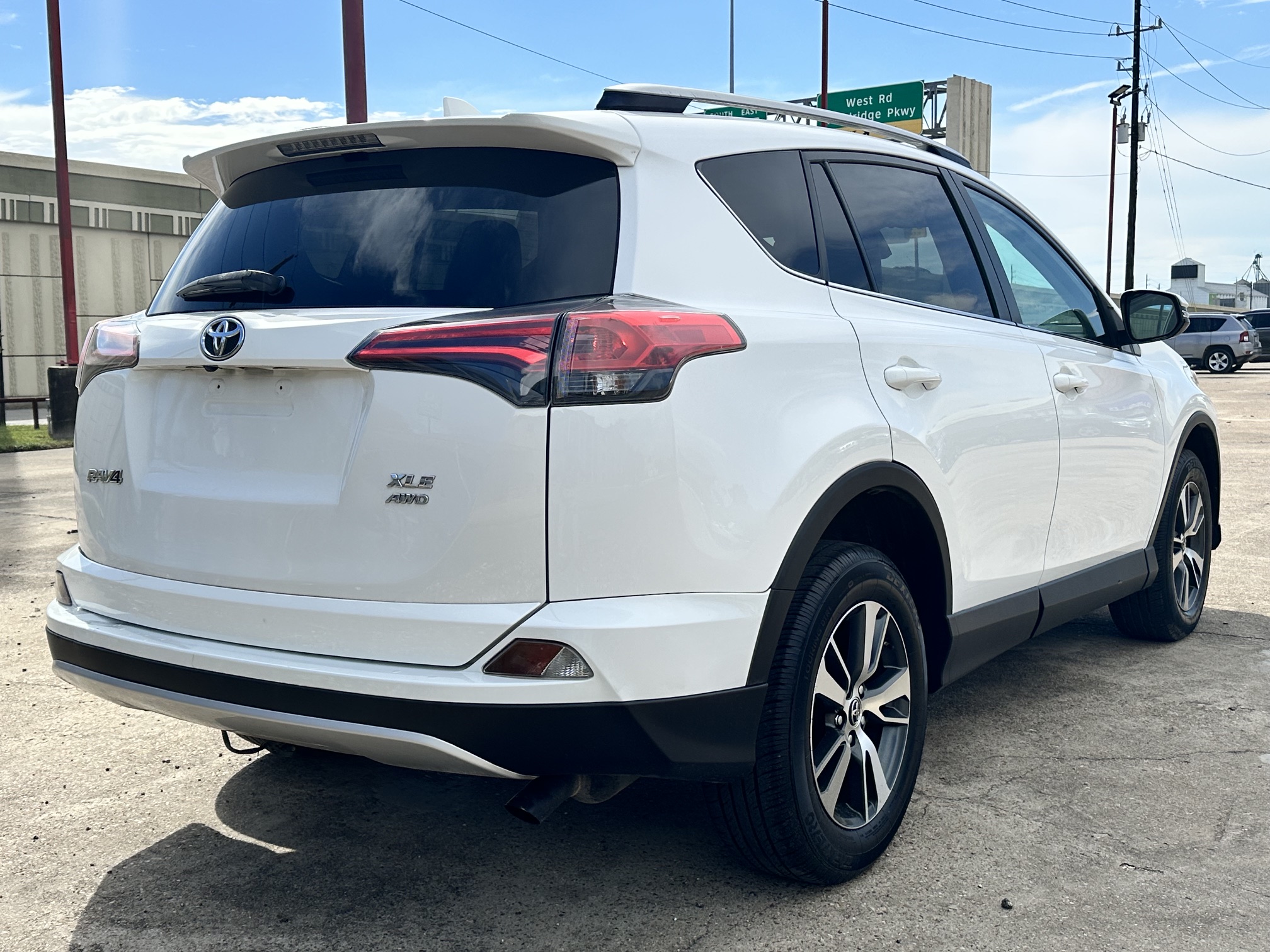 2018 TOYOTA RAV4 XLE used vehicle for sale in Houston