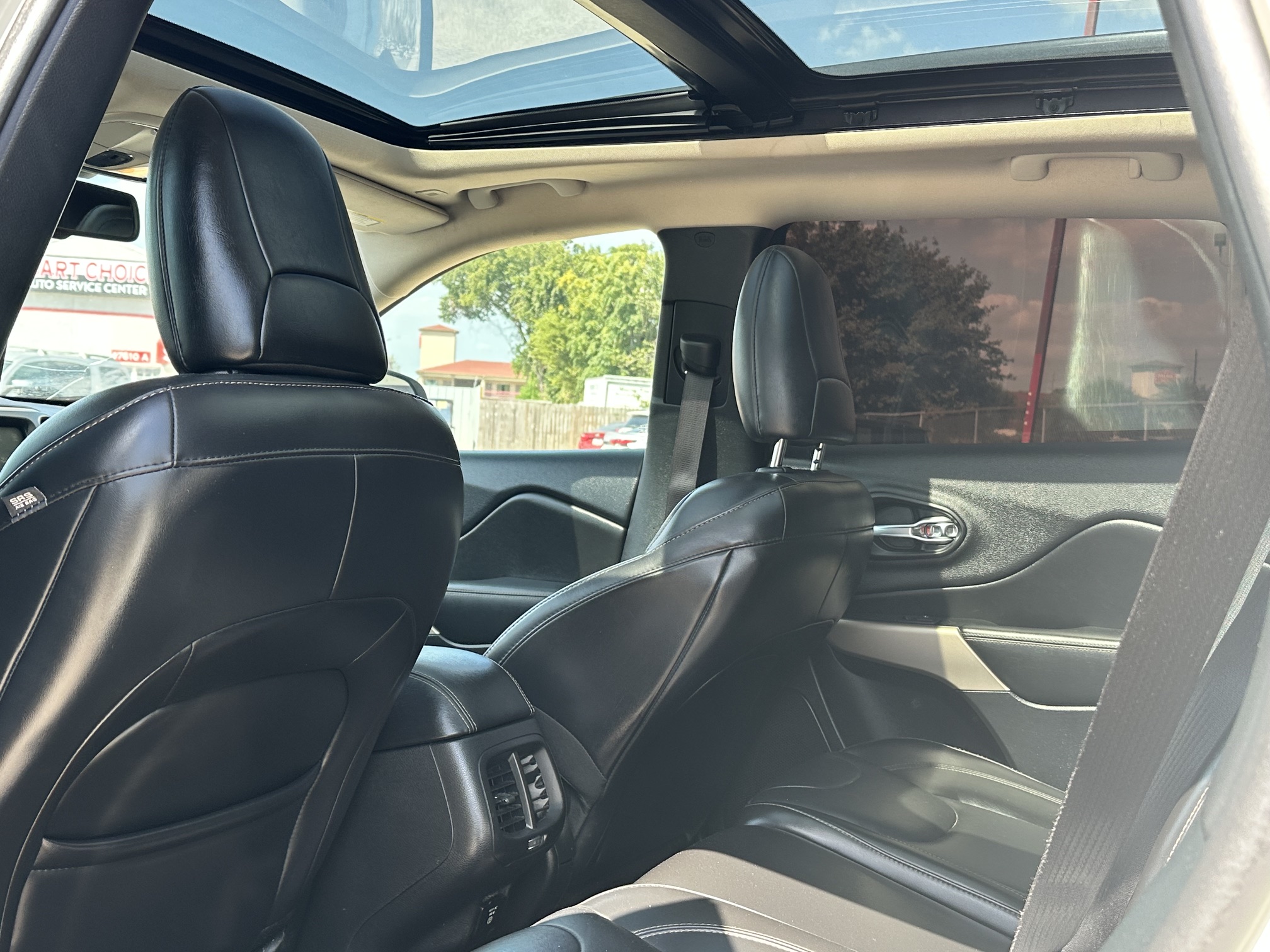 2017 JEEP CHEROKEE LIMITED used vehicle for sale in Houston