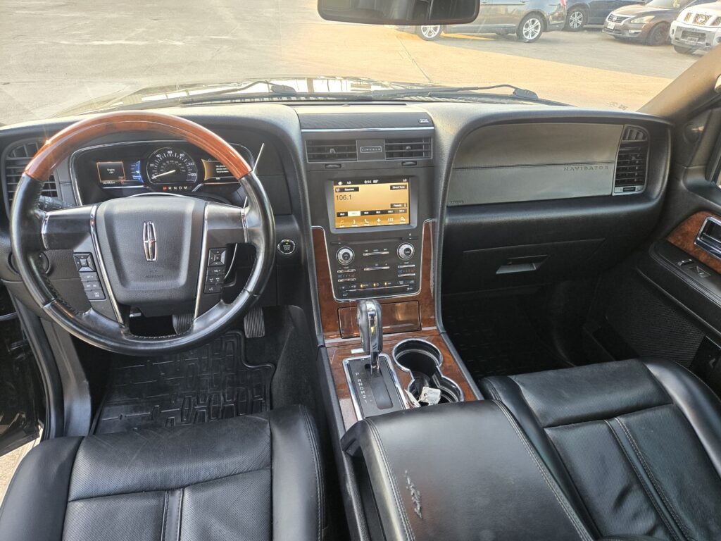 2017 Lincoln Navigator Select 2WD used vehicle for sale in Houston